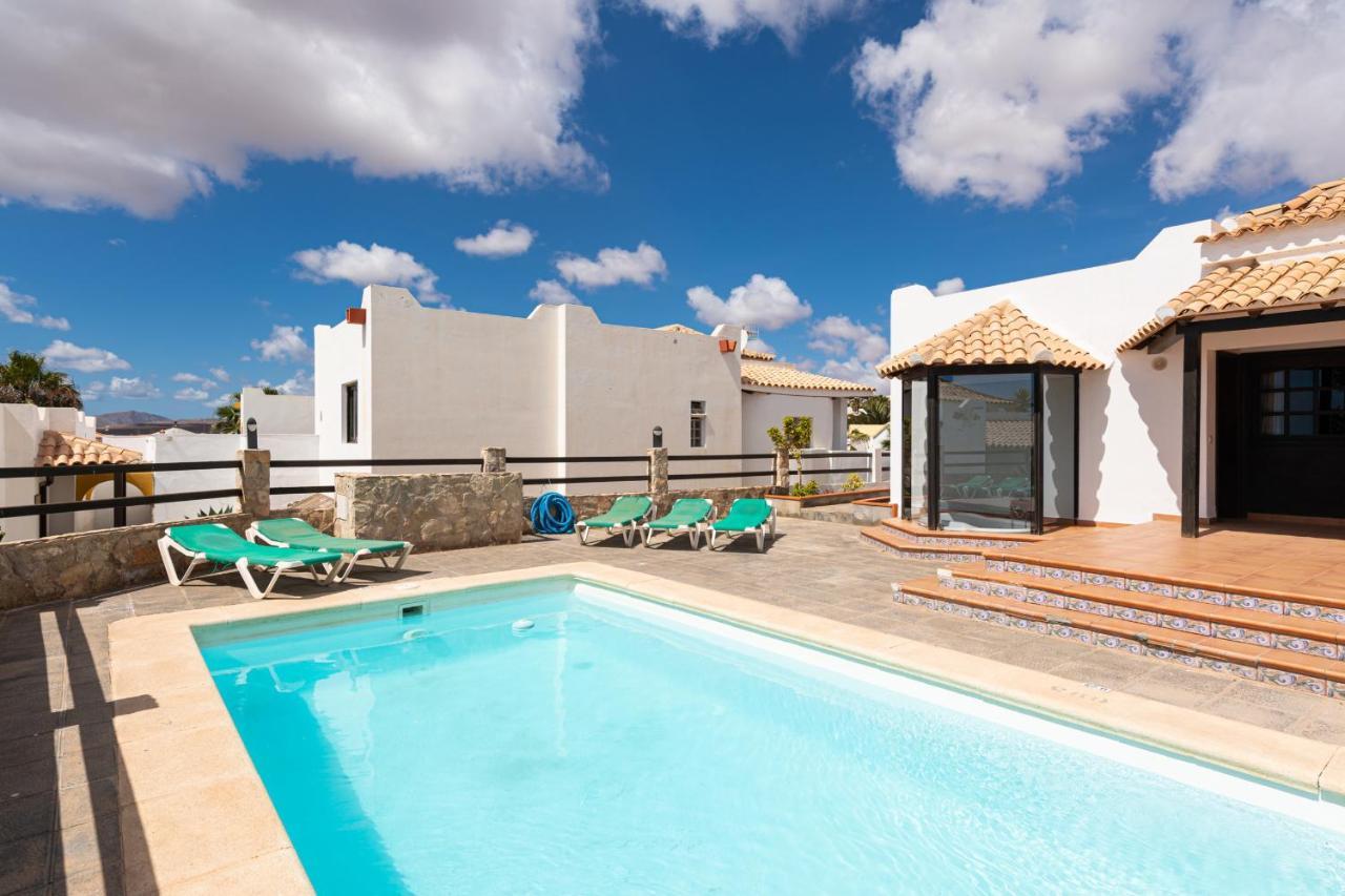 Homeforguest Villa Lobos Con Piscina Privada Caleta De Fuste Kültér fotó